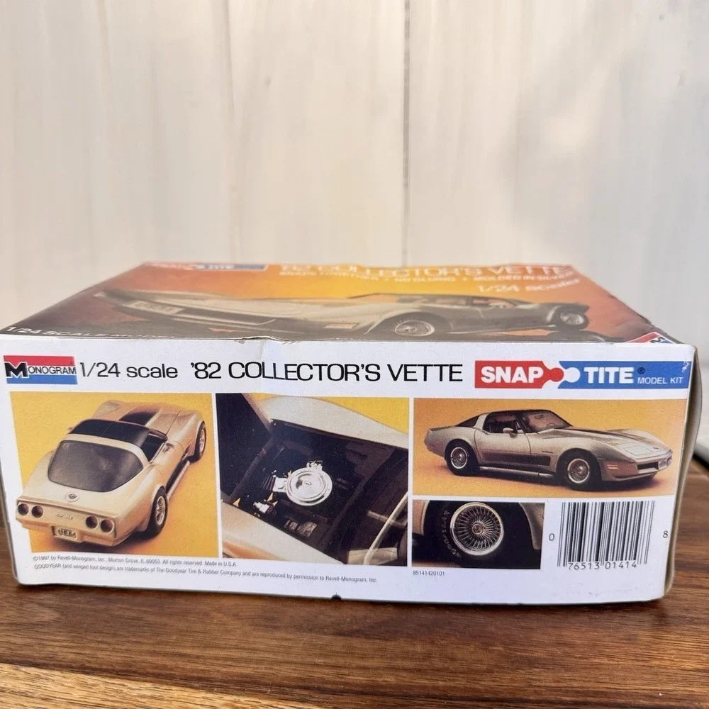 Monogram 1982 Vette Model Kit 1/24 Silver Snap Tite Corvette 1414 Parts